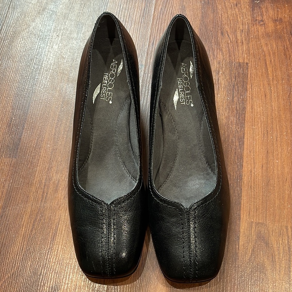 Aerosols Heelrest Candelabra Black Leather
Heels 8.5 M 8 1/2 square toe